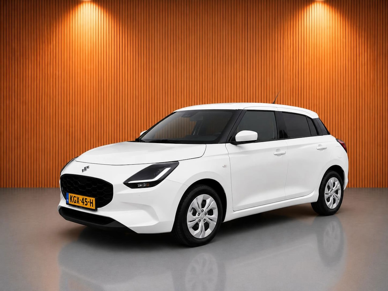 Suzuki Swift - 1.2 Comfort Smart Hybrid parelmoer-wit - AutoWereld.nl