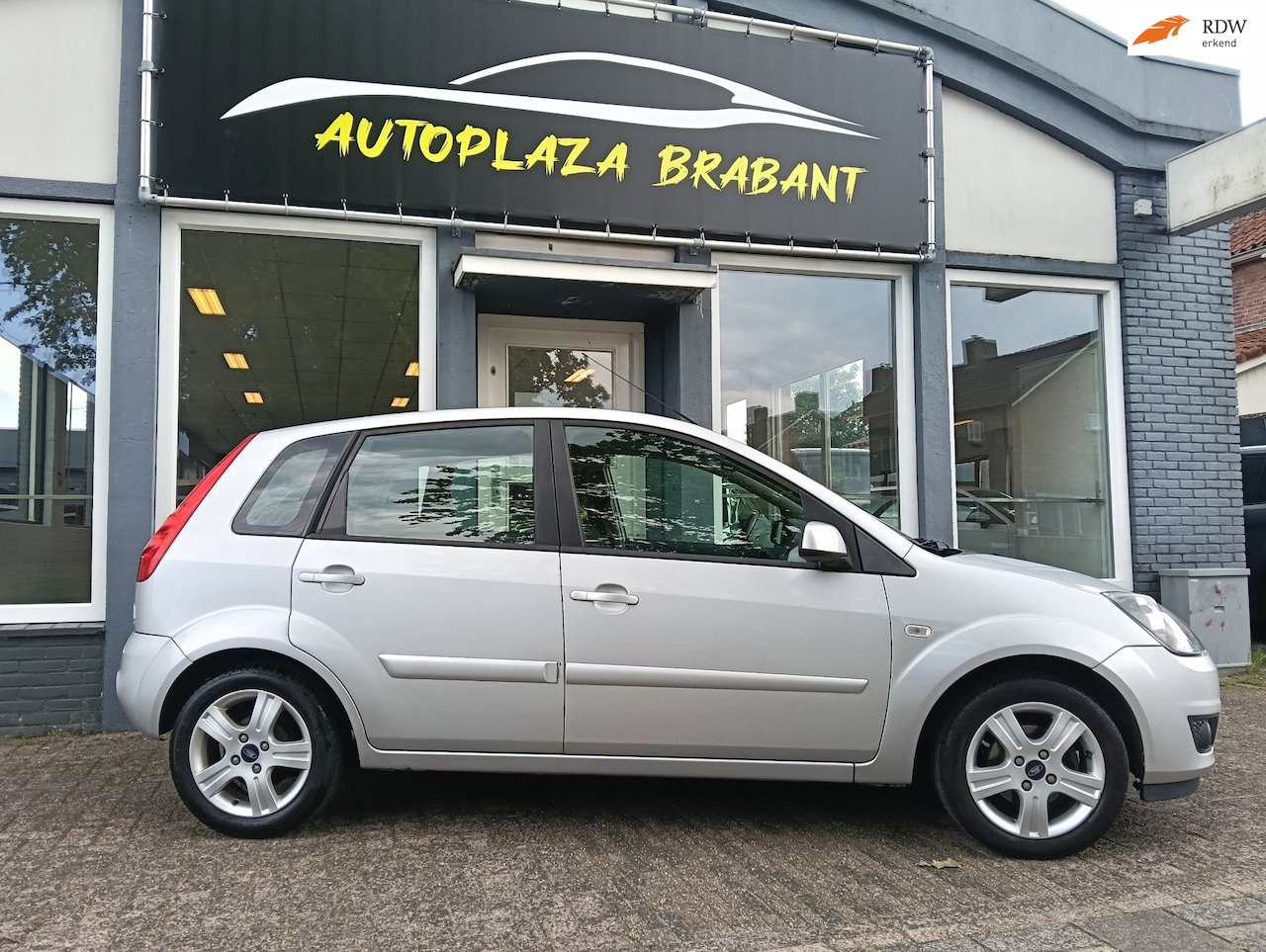 Ford Fiesta - 1.3 8V FUTURA XL/ CLIMA/ AUX/ PDC/ 15 INCH/ AFN TREKHAAK/ LUXE UITVOERING - AutoWereld.nl