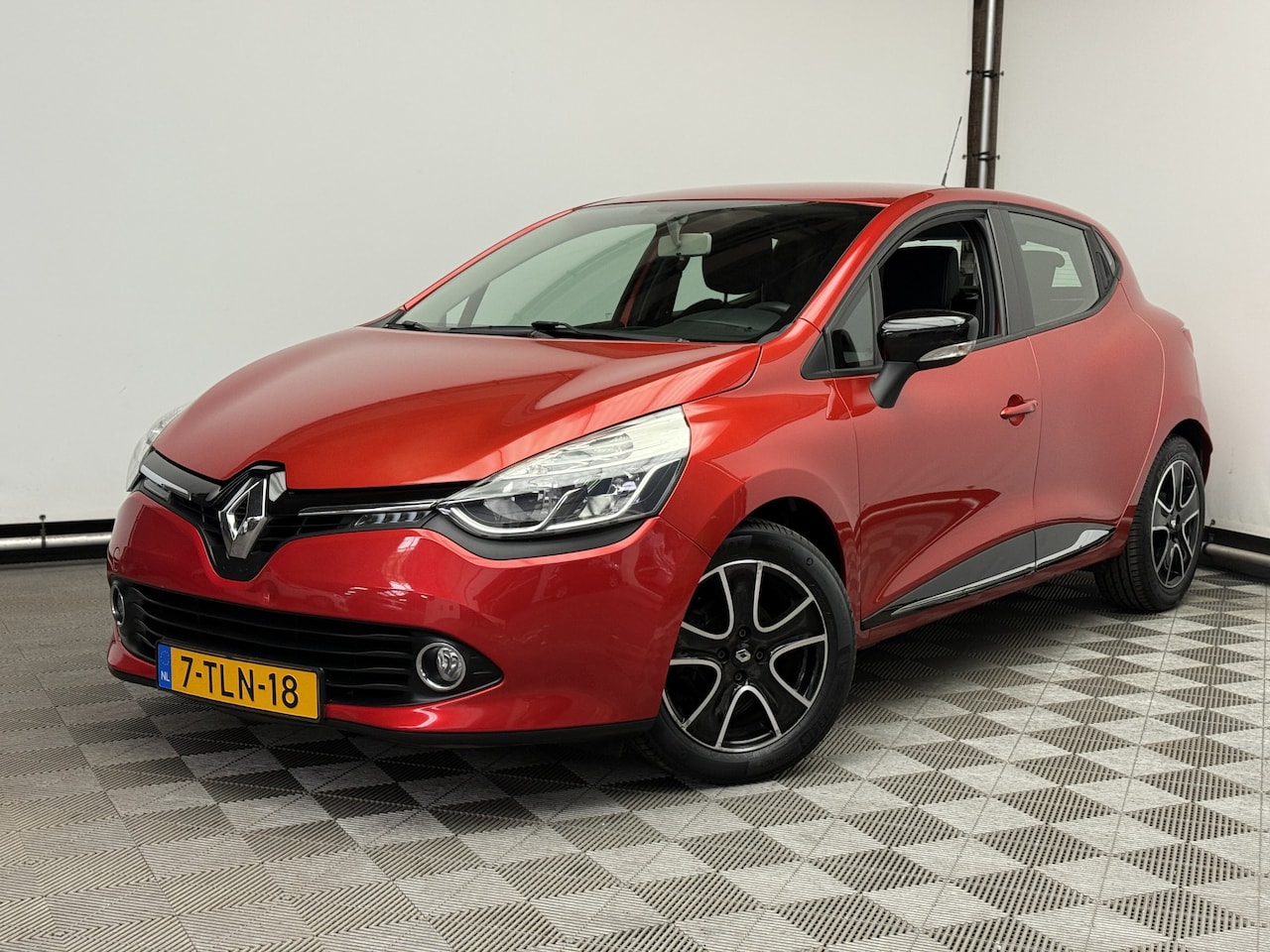 Renault Clio - 0.9 TCe Expression 5-drs Airco LM16" 1e Eigenaar - AutoWereld.nl