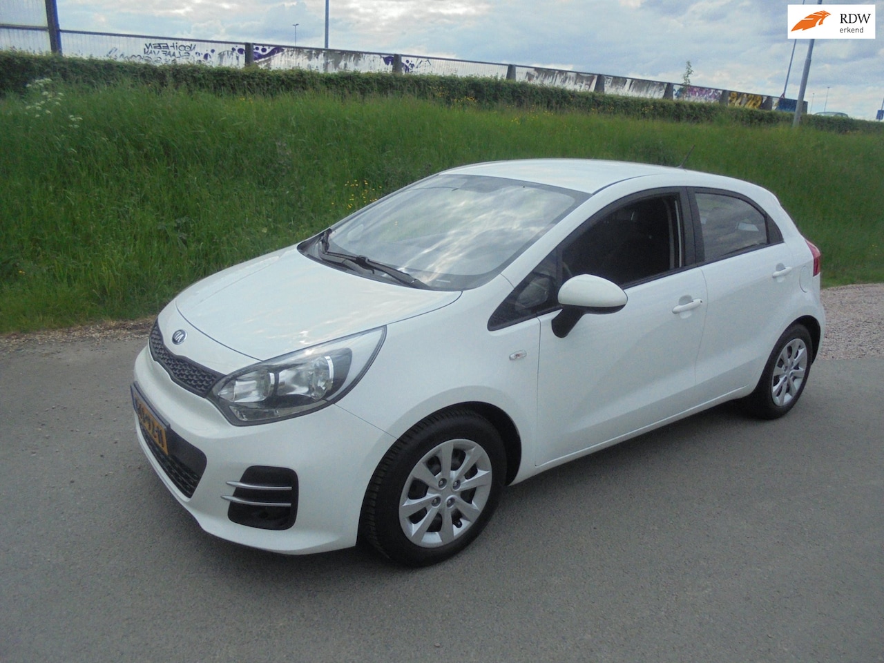 Kia Rio - Kia Rio 1.2 benzine 5 deurs airco 106.000km - AutoWereld.nl