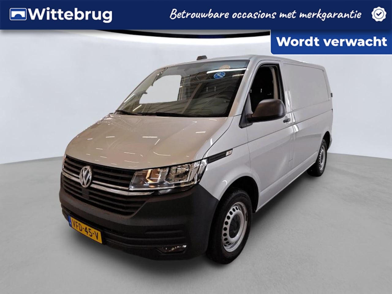 Volkswagen Transporter - 2.0 TDI L1H1 30 Comfortline 110 pk / PDC / Cruise / Navigatie - AutoWereld.nl