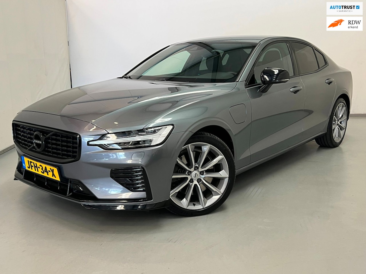 Volvo S60 - 2.0 Recharge T8 AWD R-Design / Harman / Trekhaak - AutoWereld.nl