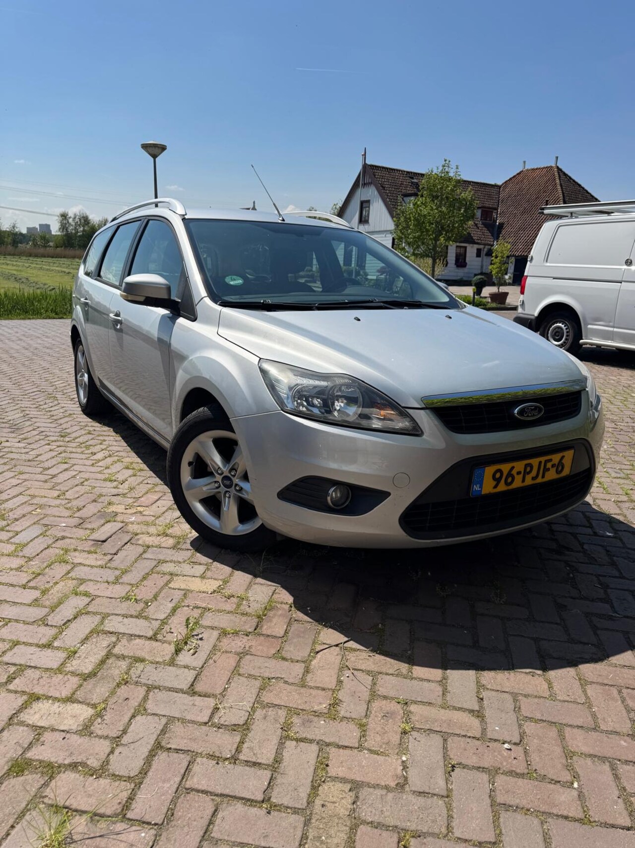 Ford Focus Wagon - 1.6 Comfort Goed onderhouden Ford focus. Rcentelijk is distributieriem vervangen. - AutoWereld.nl