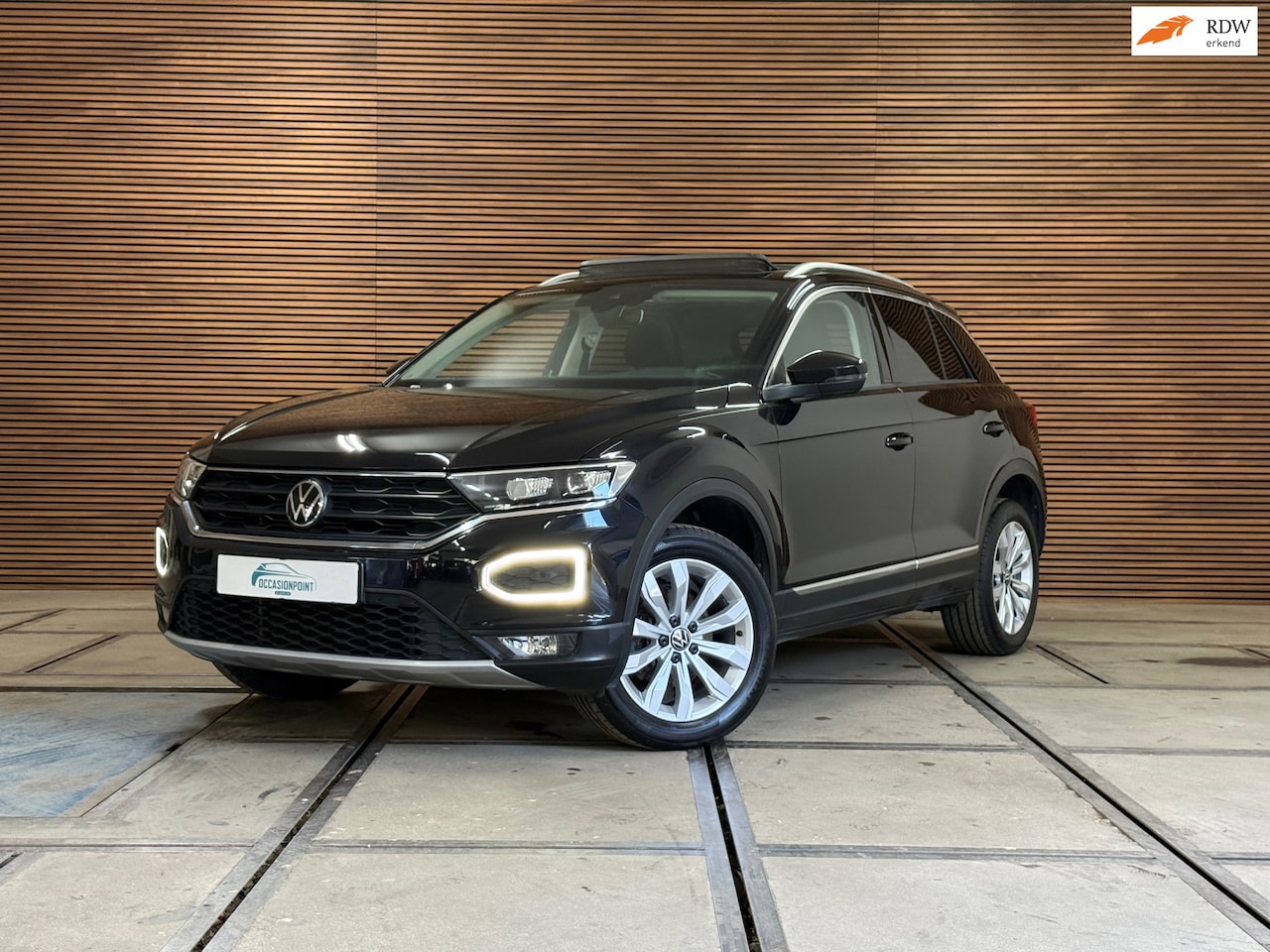 Volkswagen T-Roc - 1.5 TSI Sport | Pano | ACC | LED | Virtual Cockpit | Camera - AutoWereld.nl