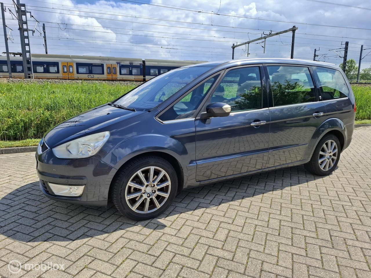 Ford Galaxy - 2.0-16V Ghia PANORAMADAK/LEDER INTERIEUR! - AutoWereld.nl