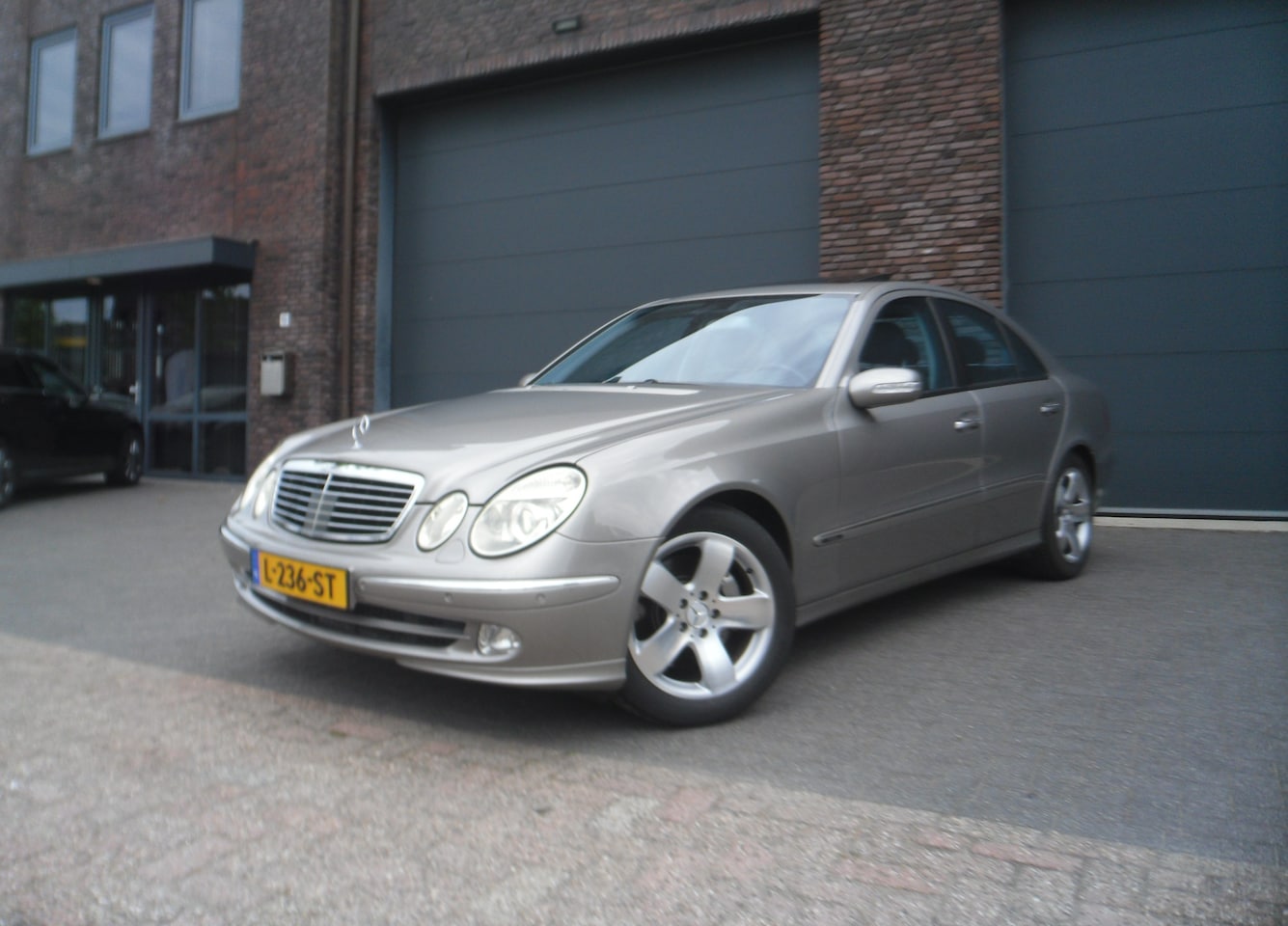 Mercedes-Benz E-klasse - 500 Avantgarde 5.0 V8 Automaat Schuifdak Luchtvering - AutoWereld.nl