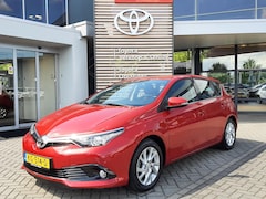 Toyota Auris - 1.2T ASPIRATION LIMITED 5-DEURS TREKHAAK LM-VELGEN CAMERA CRUISE DEALERONDERHOUDEN NL-AUTO