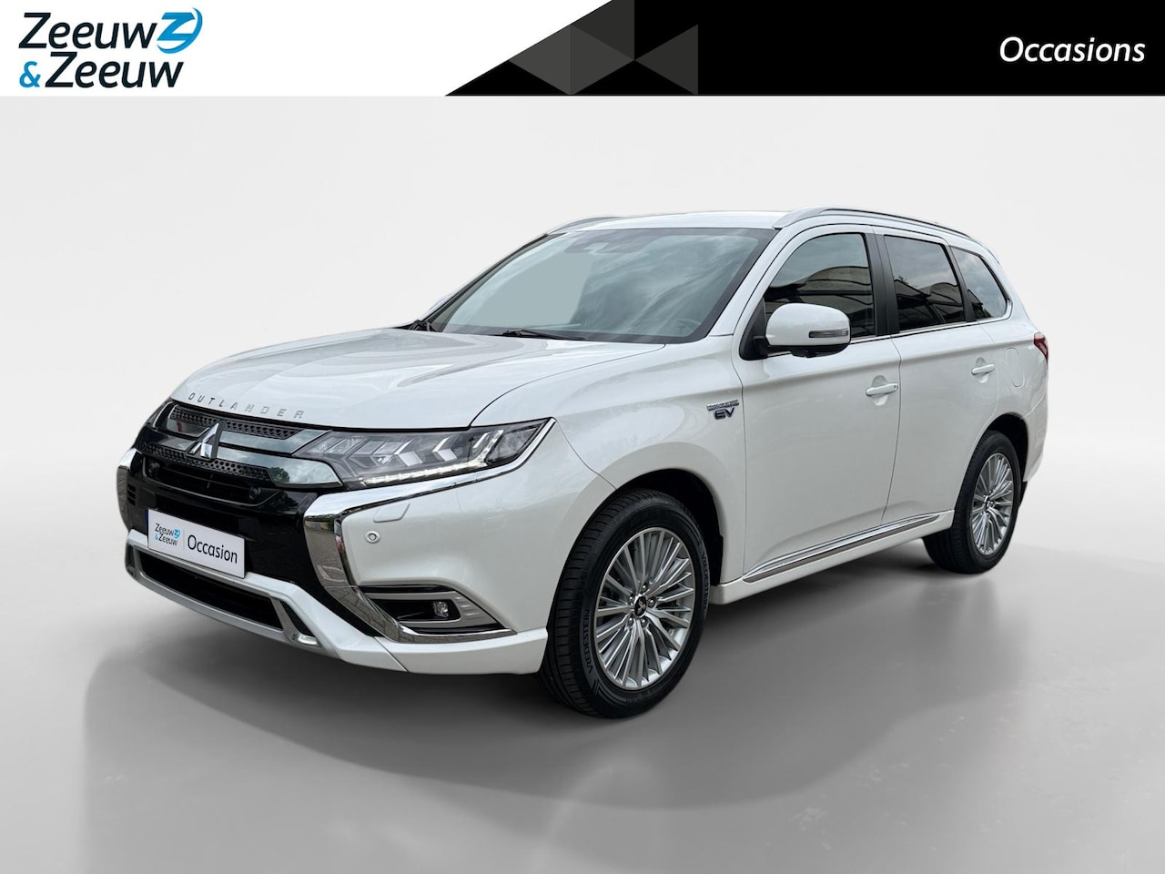 Mitsubishi Outlander - 2.4 PHEV Intense | Lederen bekleding | Elektrische achterklep |Rondom camera | Stoelverwar - AutoWereld.nl