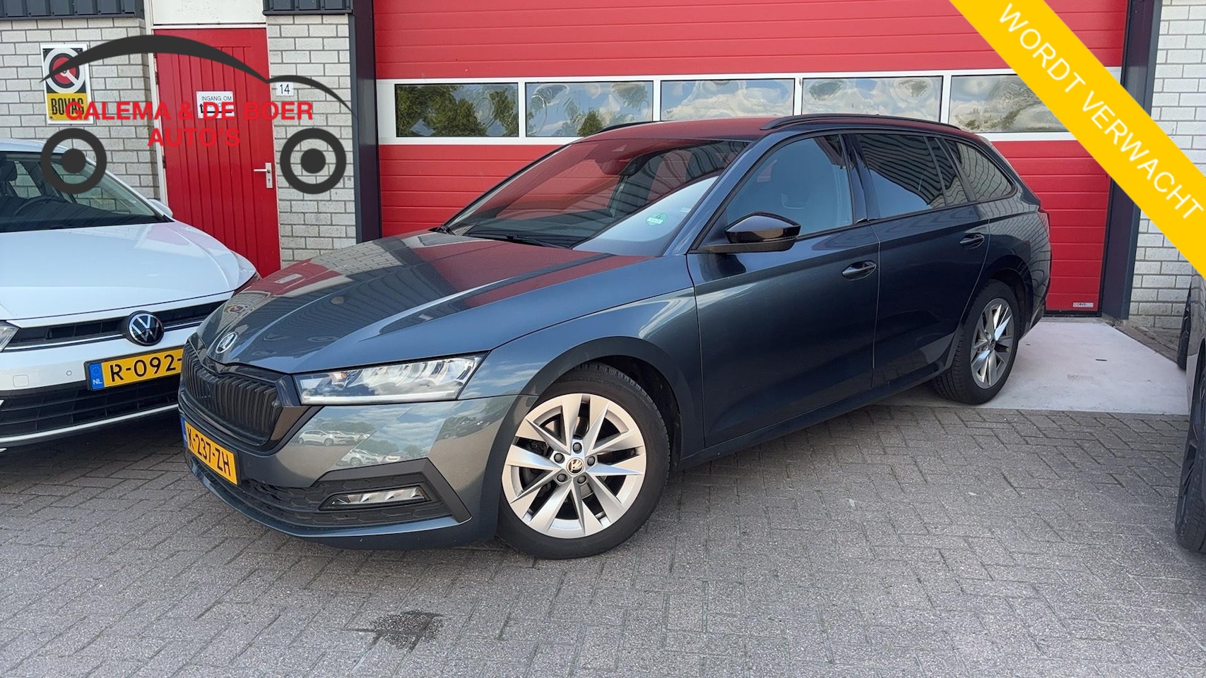 Skoda Octavia Combi - 1.0 TSI Sport Business TREKHAAK / FULL LED / STUURVERW / CARPLAY / NAVI / CLIMA / ACC / PD - AutoWereld.nl