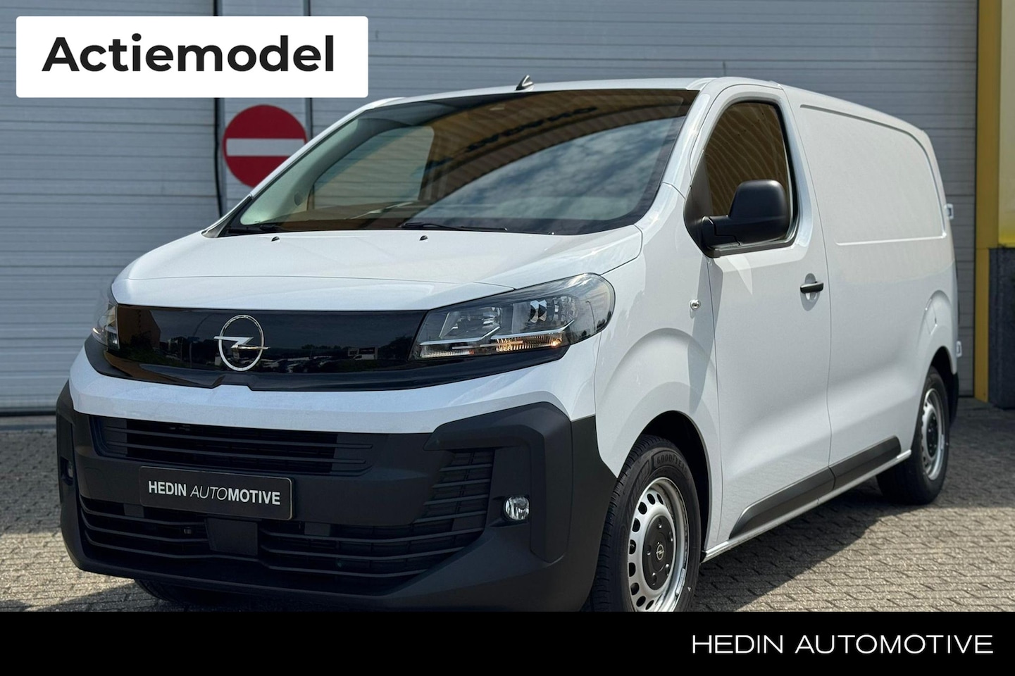 Opel Vivaro - 1.5 Diesel 120 S&S L2 | 3-zits | Airco | Navi via App | Trekhaak | Rijklaarprijs | Camera - AutoWereld.nl