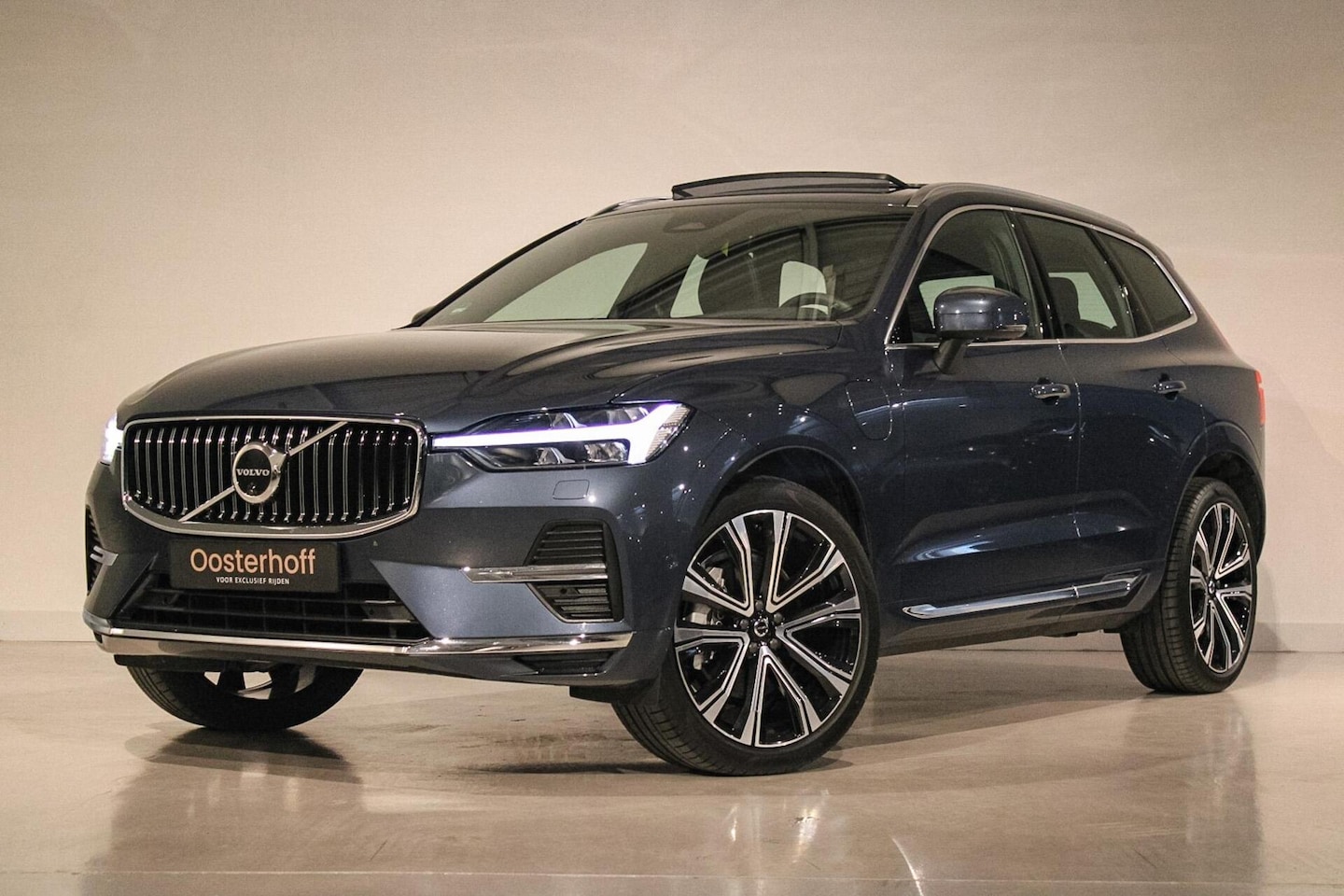 Volvo XC60 - 2.0 T6 Plug-in hybrid Ultra Bright PANO|HUD|H&K - AutoWereld.nl