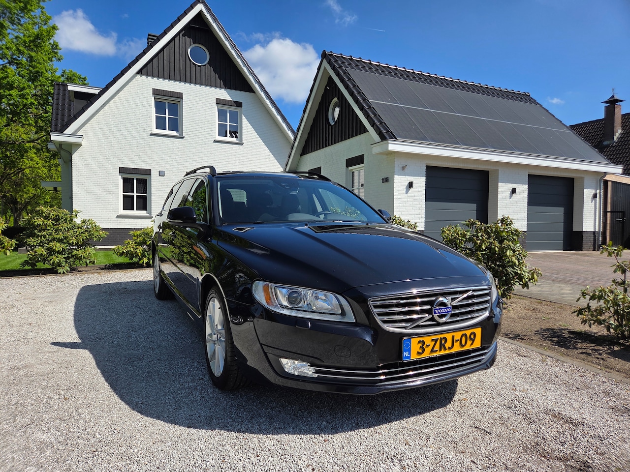 Volvo V70 - 1.6 T4 Nordic+ Leer, Trekhaak, Stoelverwarming, Standkachel - AutoWereld.nl