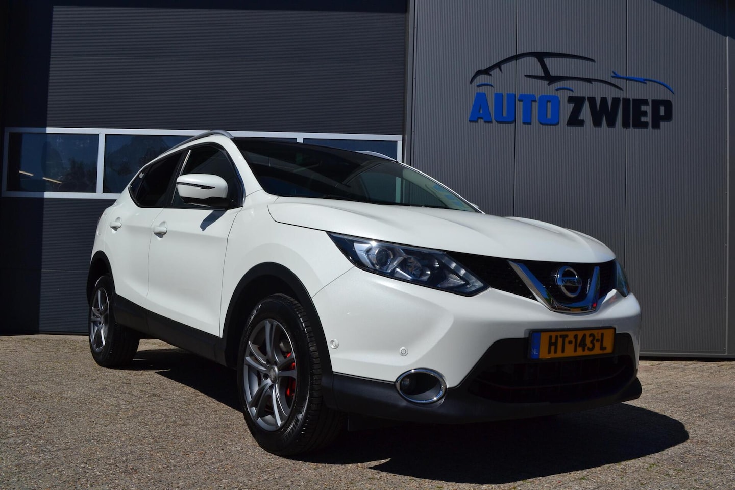 Nissan Qashqai - 1.2 Tekna Pano/360 Camera/Trekhaak - AutoWereld.nl