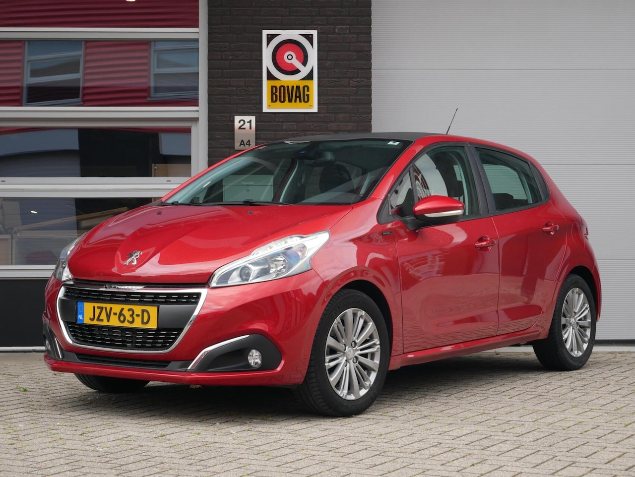 Peugeot 208 - 1.2 PureTech Signature Cruise| Navi+BT| Cruise - AutoWereld.nl
