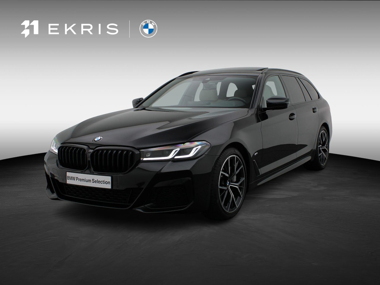 BMW 5-serie Touring - 540i xDrive M Sportpakket | Comfortstoelen | Panoramadak | Achterruitrijcamera | 19" - AutoWereld.nl