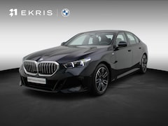 BMW 5-serie - Sedan 530e M Sportpakket | Achteruitrijcamera | Driving Assistant | 19" | Lentevoordeel