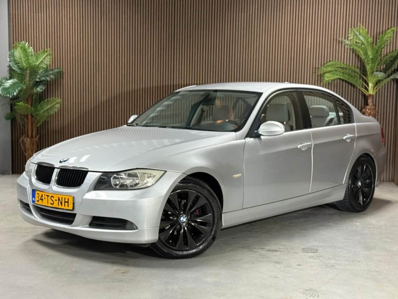 BMW 3-serie - 320 i 320i - AutoWereld.nl
