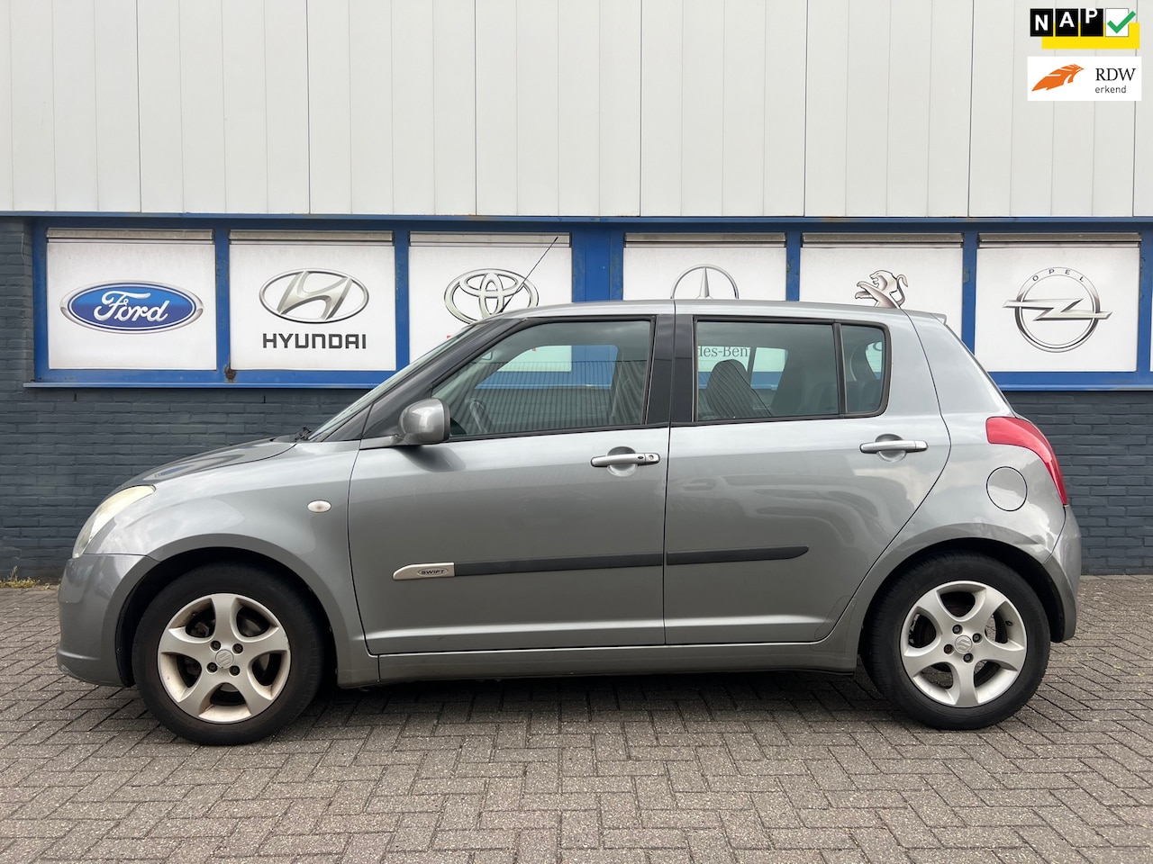 Suzuki Swift - 1.3 Exclusive 2007 AUTOMAAT 231000km 2000eu - AutoWereld.nl