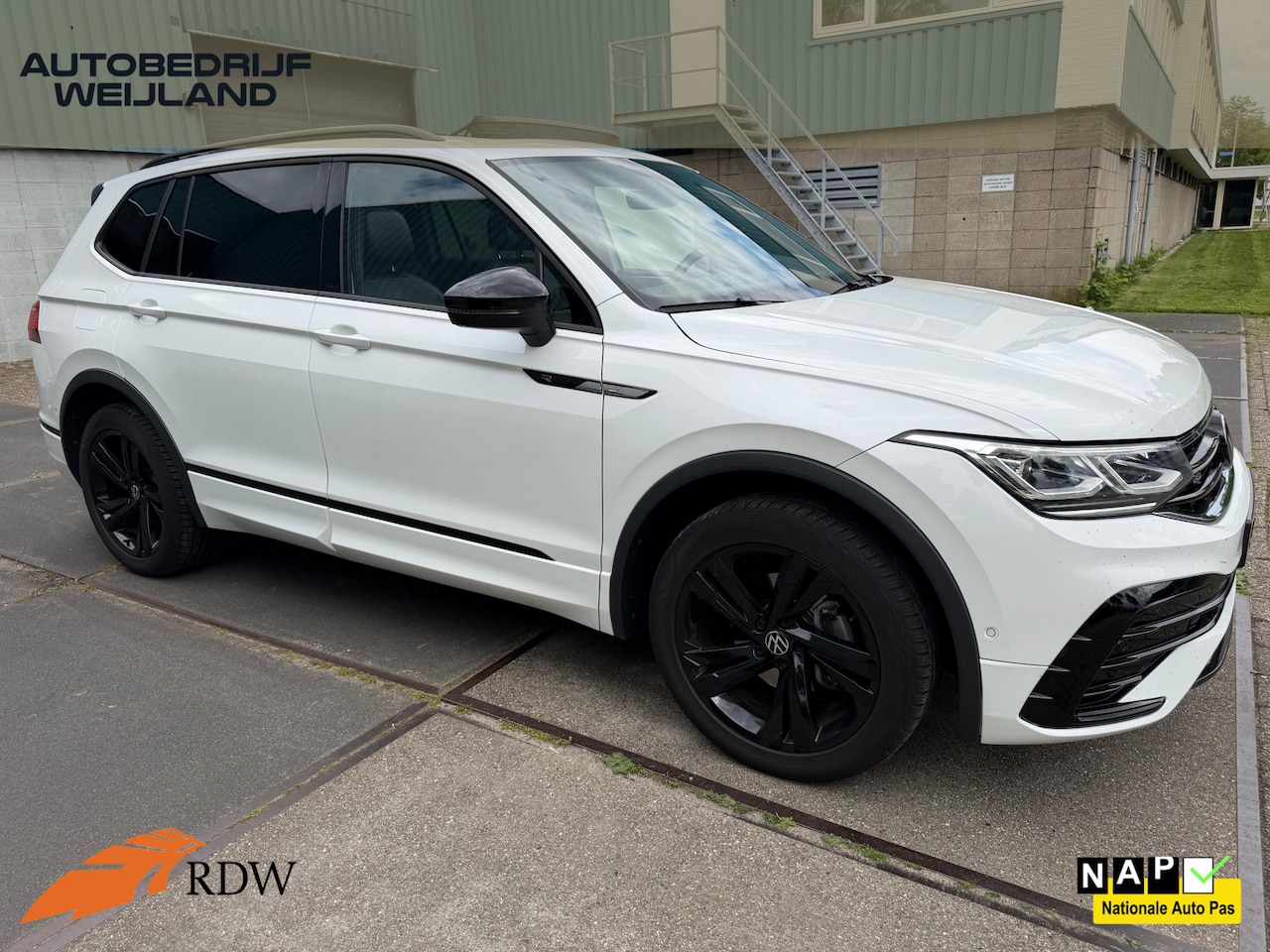 Volkswagen Tiguan Allspace - 1.5 TSI R-Line Business+ 7P. BLACK-STYLE NIEUWSTAAT I 2X R-line I Virtual I 19" I Keyless - AutoWereld.nl
