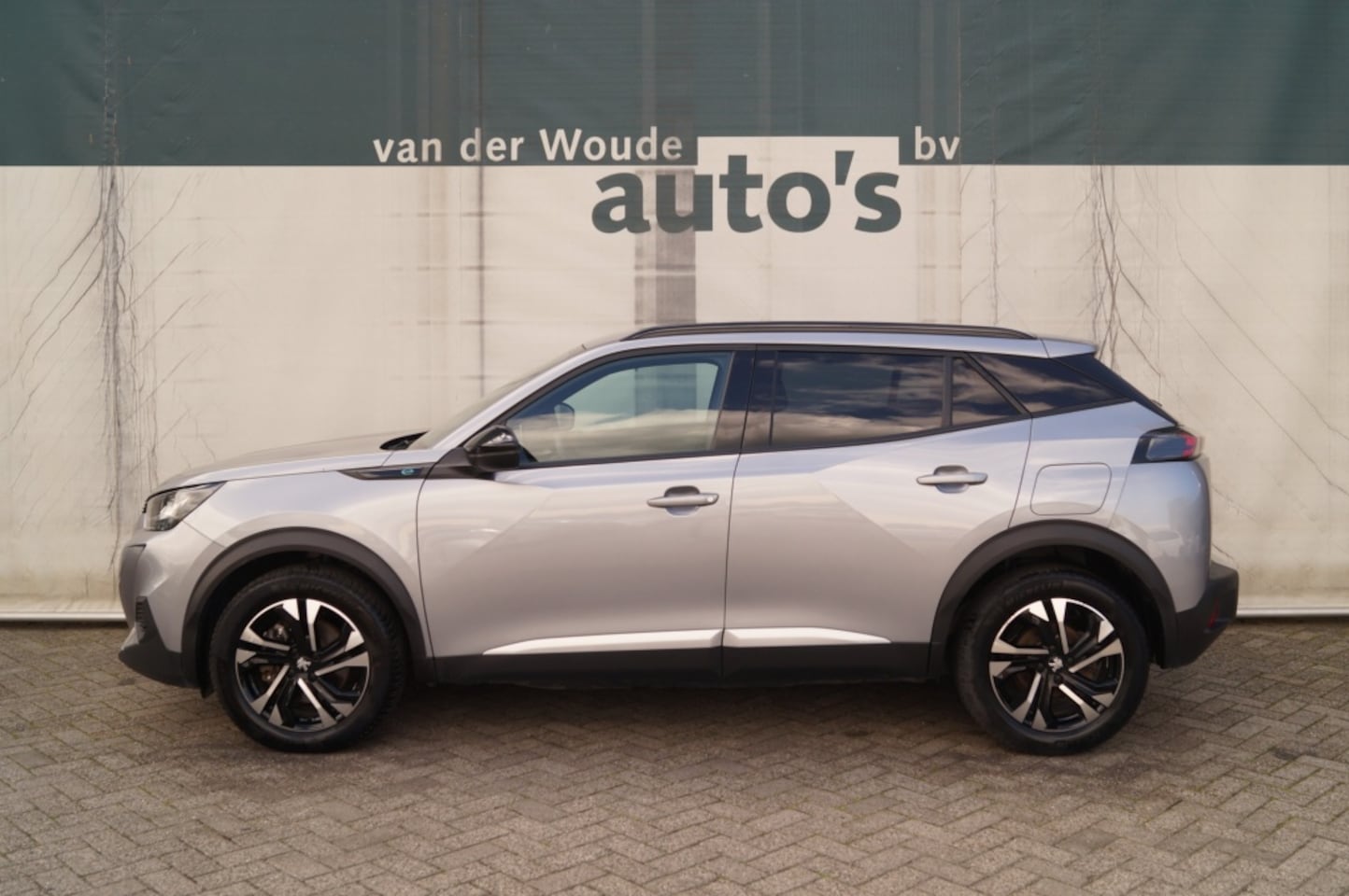 Peugeot e-2008 - EV Allure 50 kWh -SOH97%-NAVI-ECC-PDC- - AutoWereld.nl
