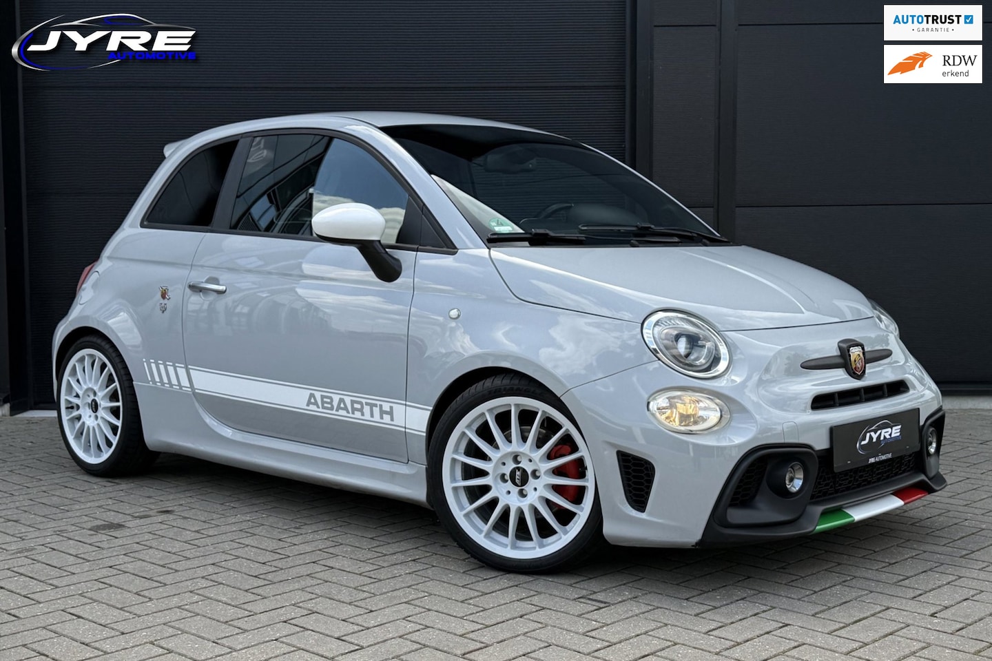 Abarth 595 - 1.4 T-Jet, verlaagd, schakelflippers - AutoWereld.nl