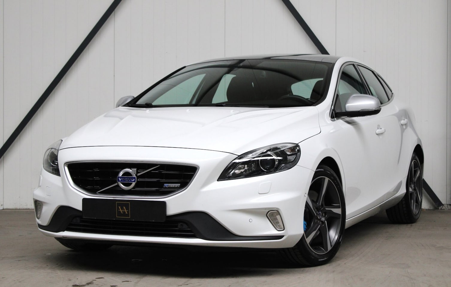 Volvo V40 - 1.6 T3 R-Design l Panoramadak l Camera l PDC - AutoWereld.nl