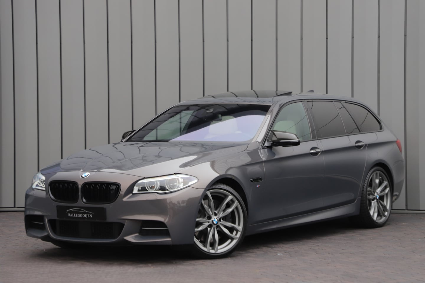 BMW 5-serie Touring - M550xd | Luchtvering | Head-up | Massage | Bang&Olufsen | Entertainment achter | Keyless | - AutoWereld.nl