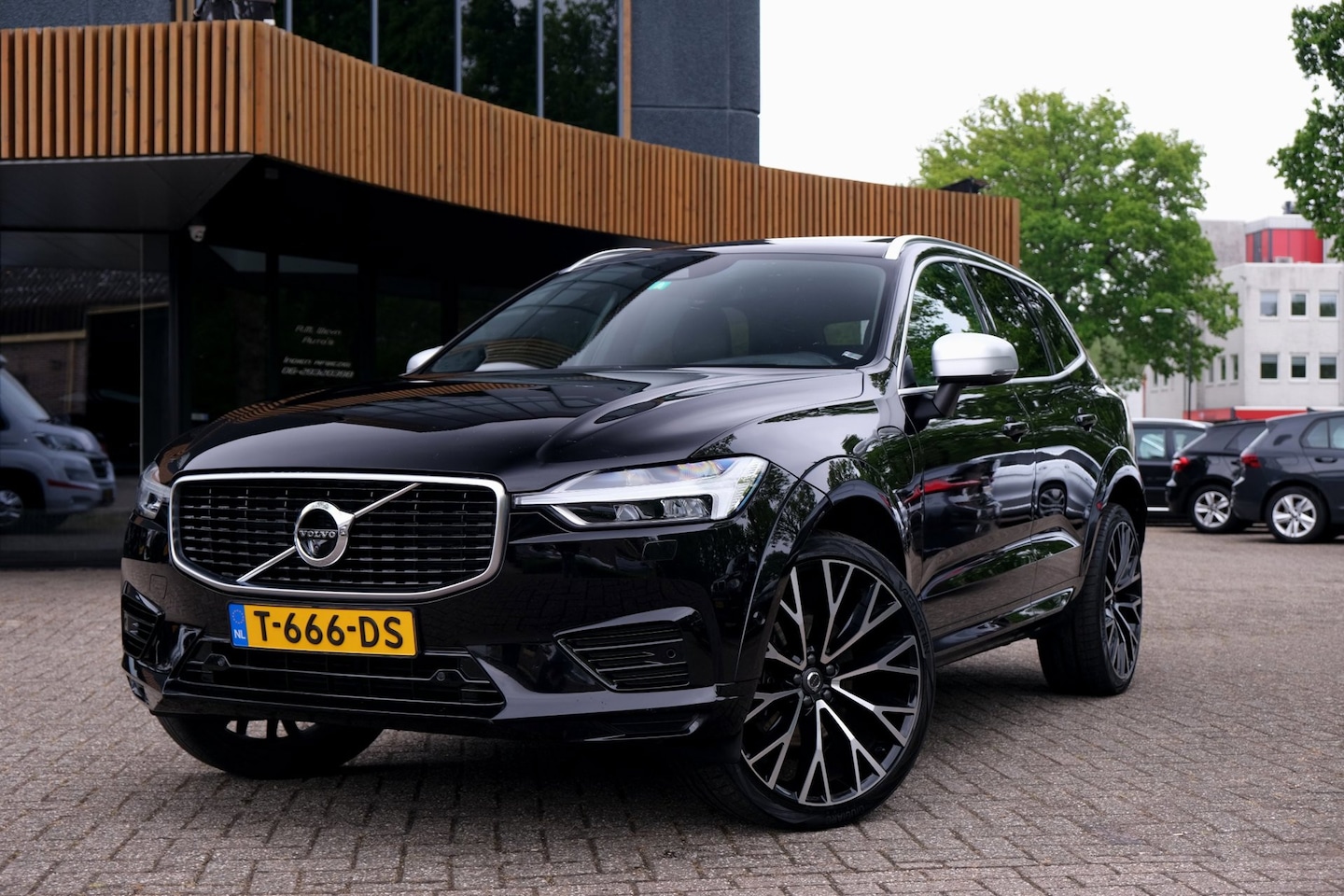 Volvo XC60 - 2.0 T8 Twin Engine AWD R-Design|Rijklaar!|Luchtvering|Pano|HK|HUD|ACC|PilotAssist|ACC|Trek - AutoWereld.nl