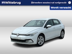 Volkswagen Golf - 1.0 eTSI 110PK Life Business / Stuur + Stoelverwarming / Parkeersensoren V+A / LED / Trave