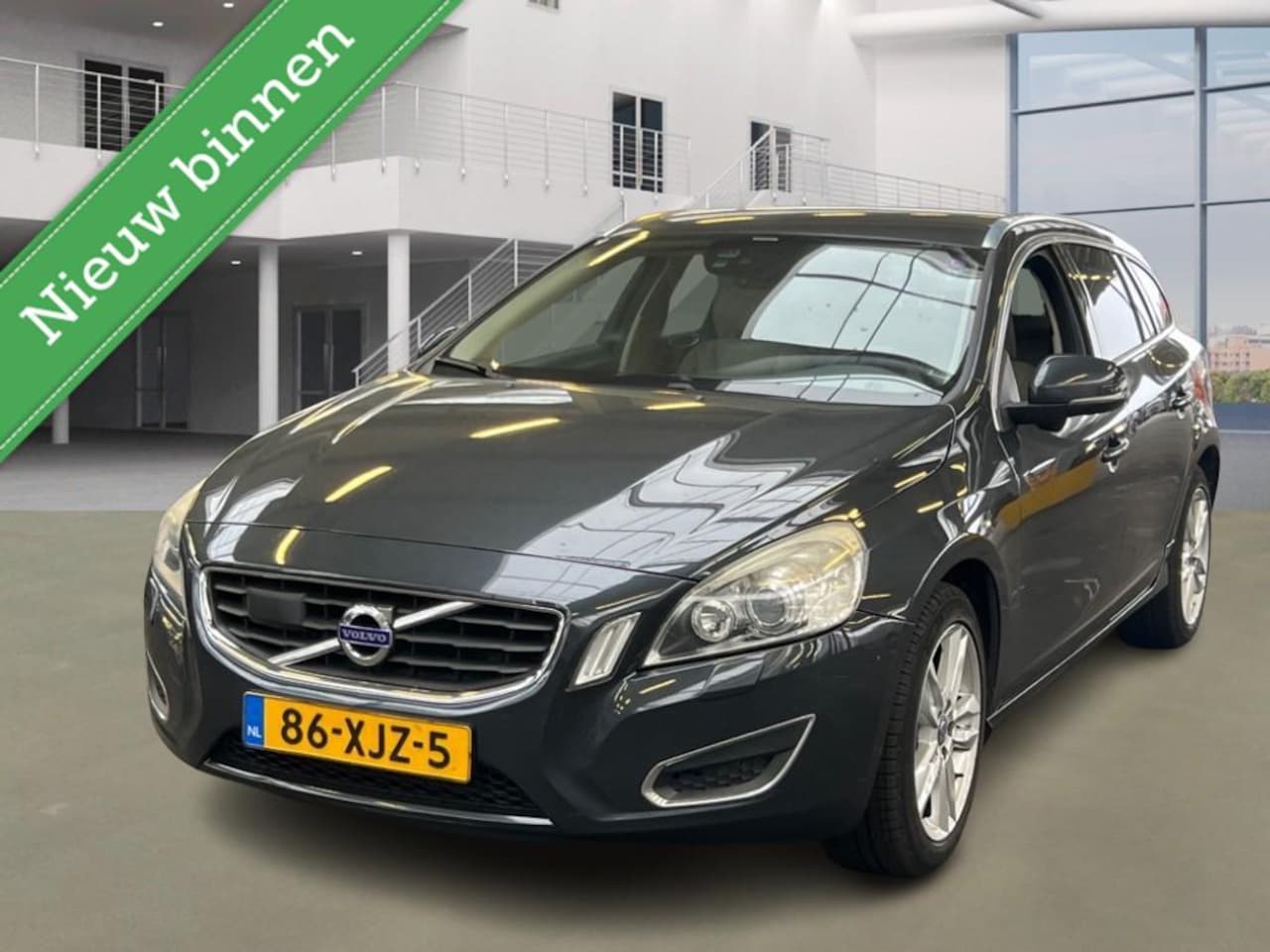 Volvo V60 - 1.6 T3 Summum AIRCO CRUISE PSENSOR XENON LEDER - AutoWereld.nl