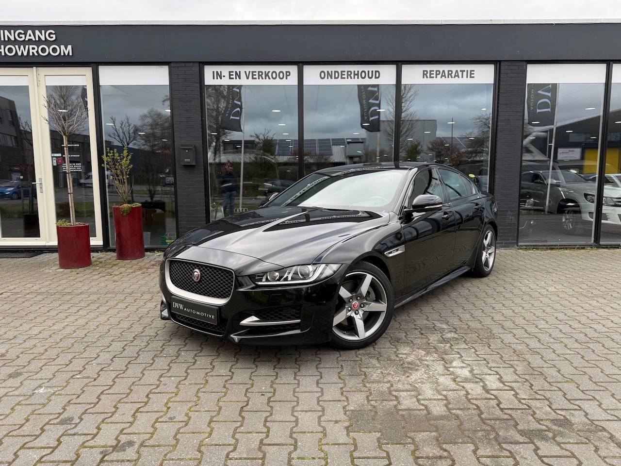 Jaguar XE - 2.0 R-Sport 2.0 R-Sport - AutoWereld.nl