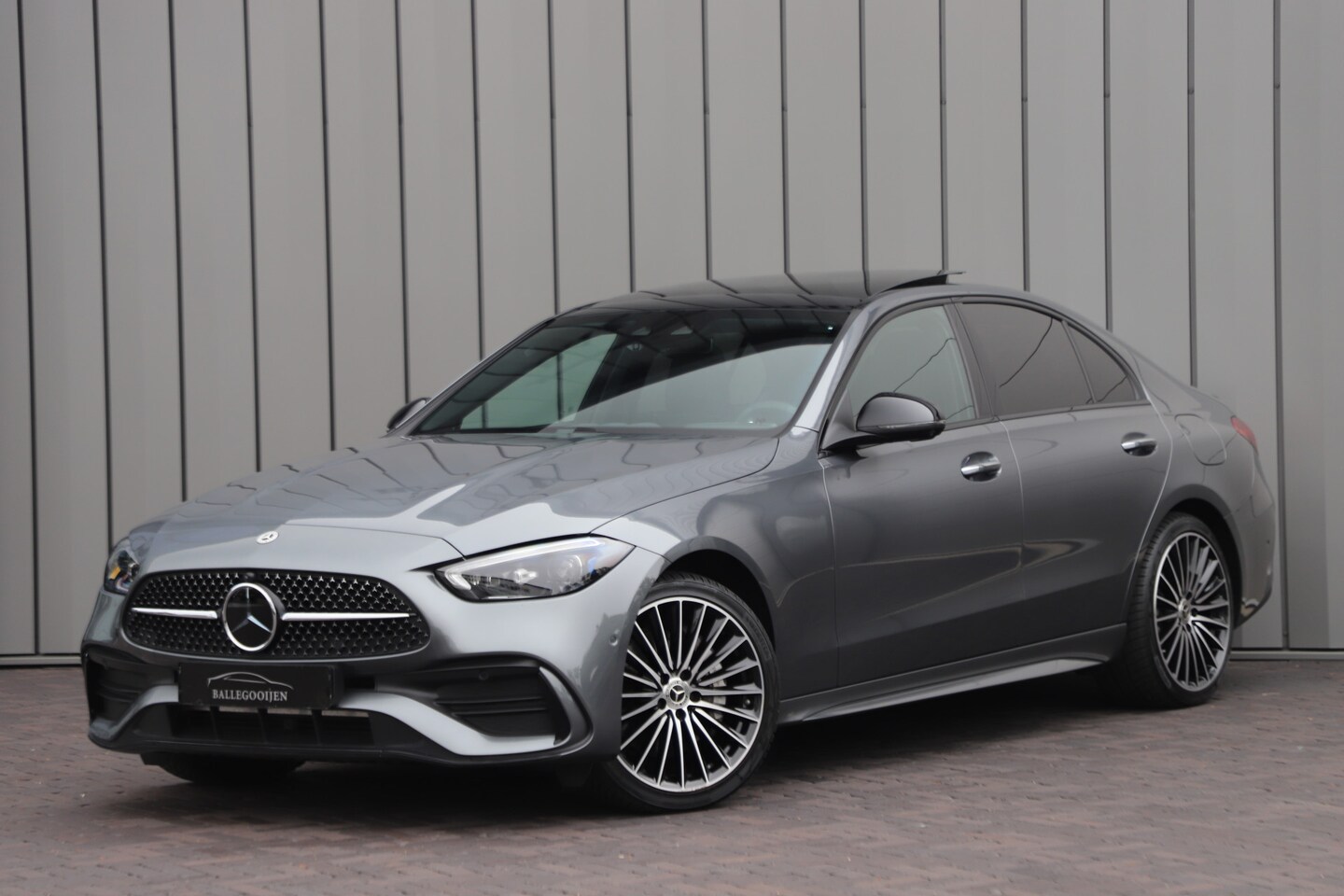 Mercedes-Benz C-klasse - 300e AMG | 313PK | Head-up | Keyless | Burmester | Distronic+ | Sfeerverl. | Stoelkoeling - AutoWereld.nl