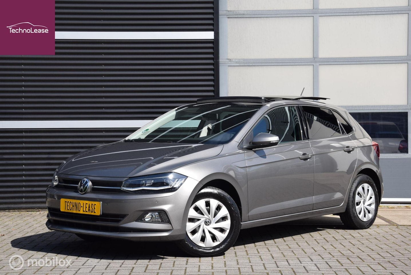 Volkswagen Polo - 1.0 TSI Comfortline Business Panorama dak & Trekhaak - AutoWereld.nl