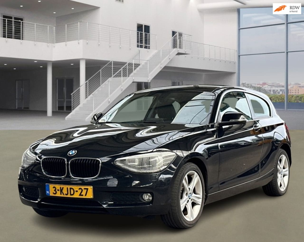BMW 1-serie - 114i Upgrade Edition NAVI PSENSOR LEDER CRUISE 2 X SLEUTELS - AutoWereld.nl