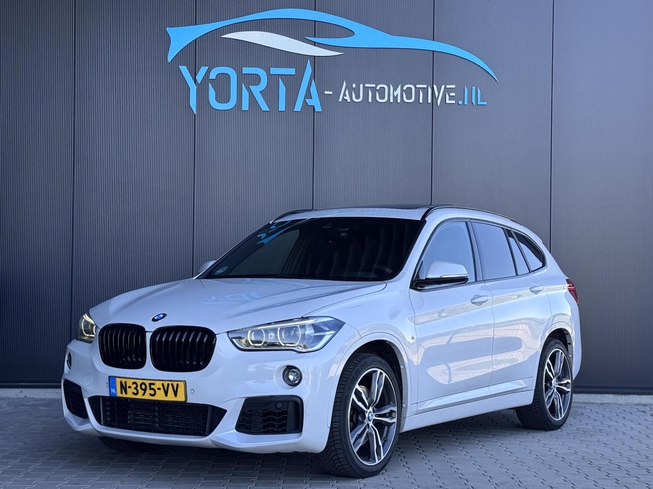 BMW X1 - xDrive20i High Executive M Sport PANO*AFN. HAAK*VOL OPTIES - AutoWereld.nl