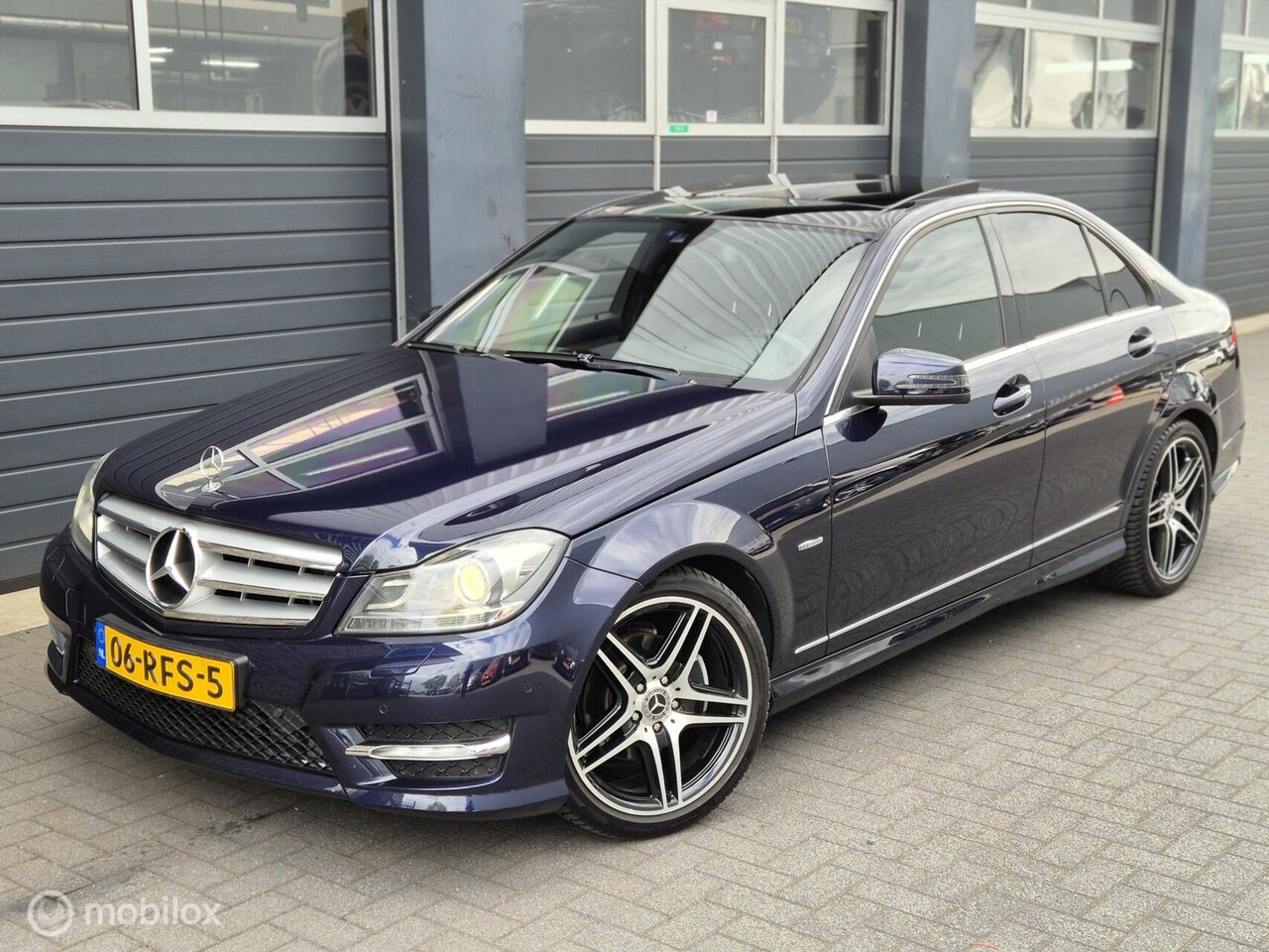 Mercedes-Benz C-klasse - 180 CGI BlueEfficiency 125! Avantgarde | AMG-LINE | PANO | NAVI | STOEL.V | PDC | XENON - AutoWereld.nl