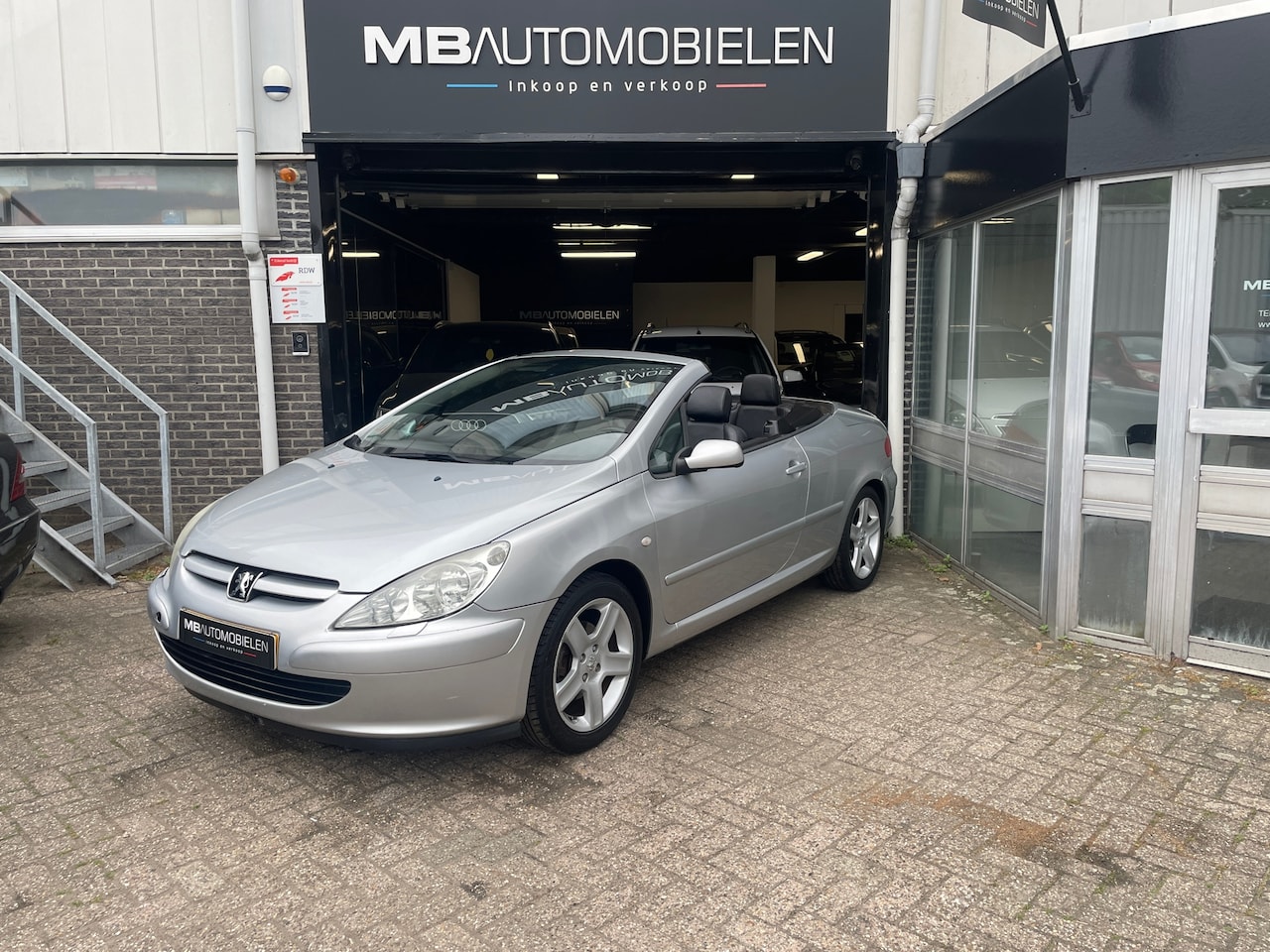 Peugeot 307 CC - 2.0-16V/17 Inch Velgen/140DKM/Cabrio/Vol leder/APK! - AutoWereld.nl