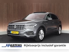Volkswagen Touareg - 3.0 TDI 230pk R-Line Grijs Kenteken Trekhaak Camera Luchtvering Matrix Led Keyless Leder M