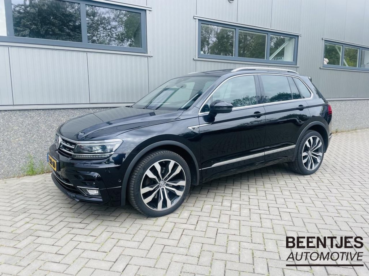 Volkswagen Tiguan - 2.0 TSI 4Motion Highline R-line | 3 x R-line | HUD | 2x Memory seats | Pano | Full leder | - AutoWereld.nl