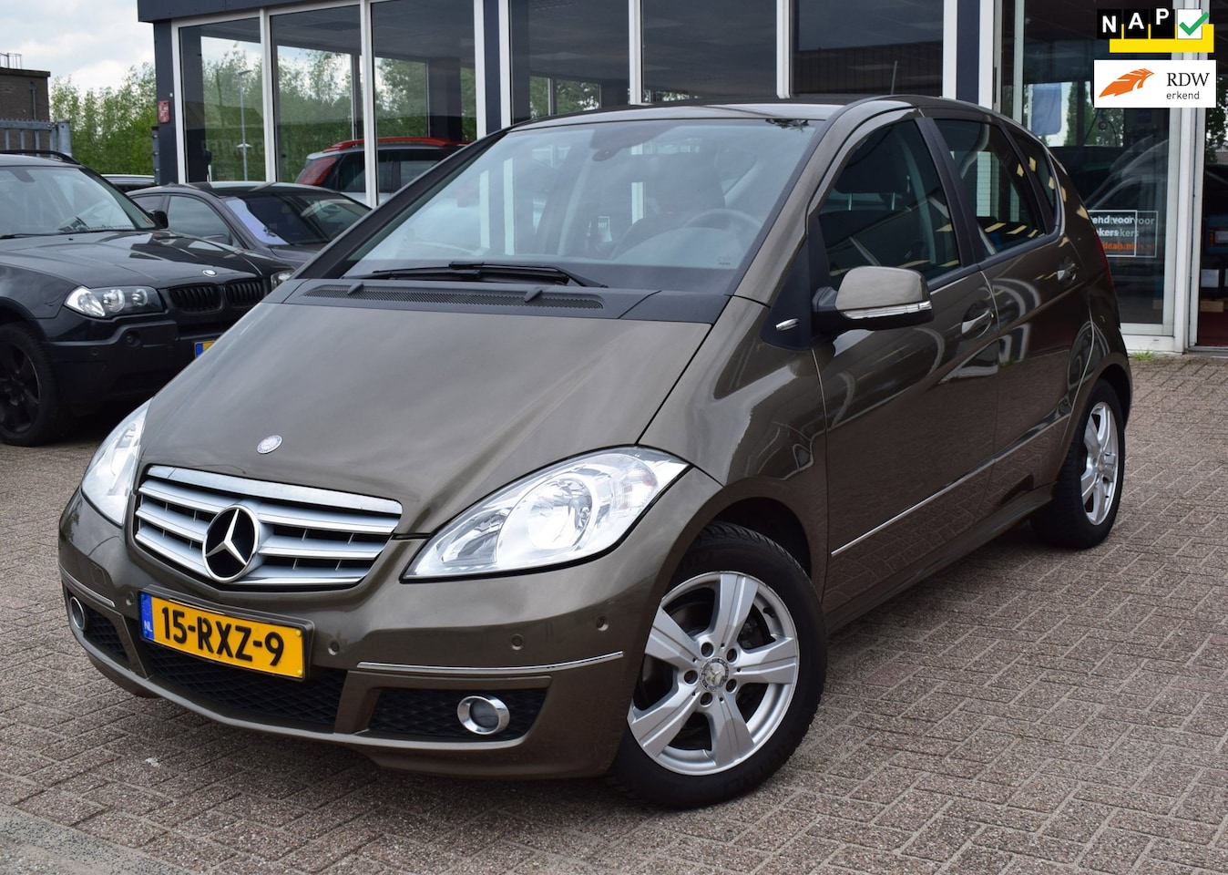 Mercedes-Benz A-klasse - 180 Business Avantgarde | automaat| airco|elek ramen+spiegels | parkeersensoren voor + ach - AutoWereld.nl