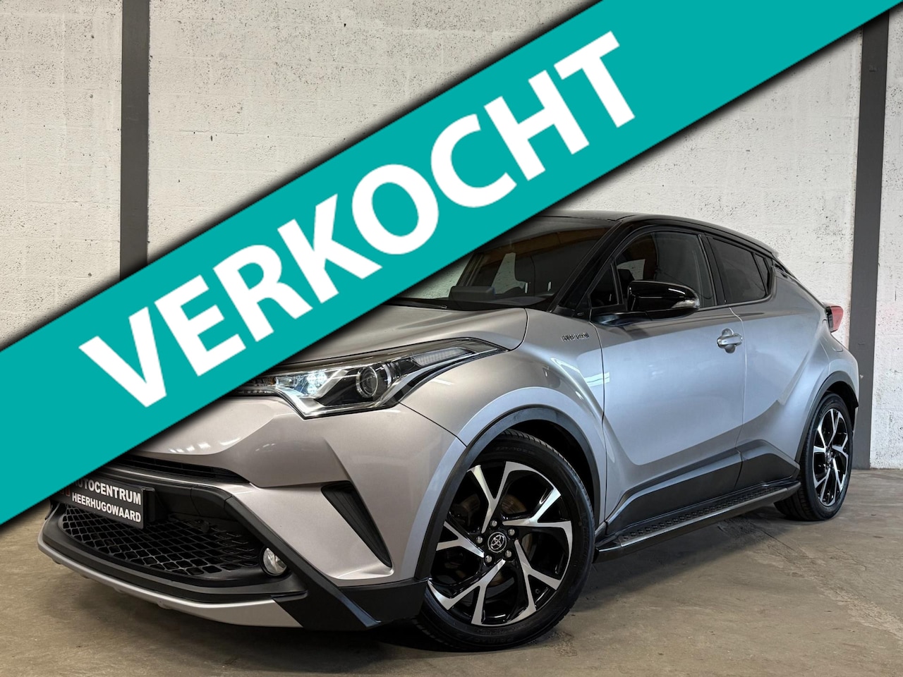 Toyota C-HR - 1.8 Hybrid Bi-Tone Plus Navi|Clima|Cruise|Camera|Trekhaak !! - AutoWereld.nl