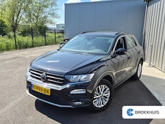 Volkswagen T-Roc - 1.0 TSI Style | Navigatie | Cruise control adaptief | Apple carplay Andrpoid auto | Parkee