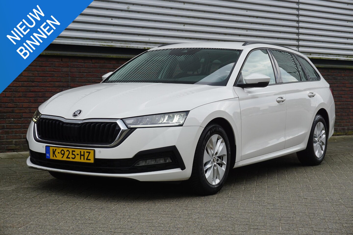 Skoda Octavia Combi - 1.0 e-TSI Automaat/Business Edition/Trekhaak /Digi-Dashboard. - AutoWereld.nl