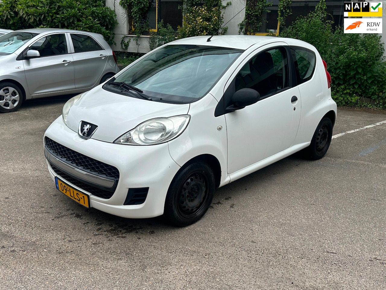 Peugeot 107 - 1.0-12V XR/ Lage km stand/ 2de eigenaar - AutoWereld.nl