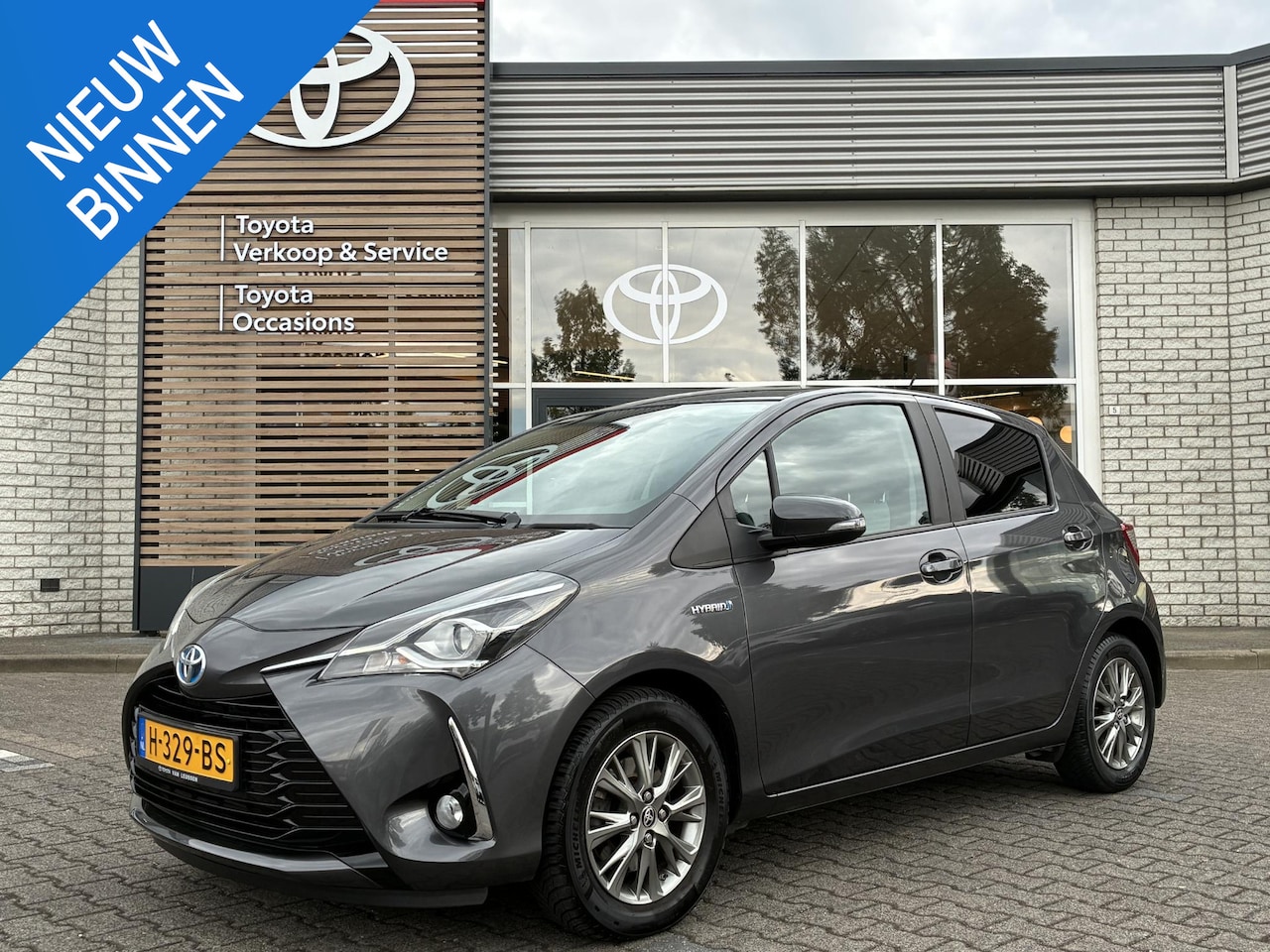 Toyota Yaris - 1.5 HYBRID DYNAMIC APPLE/ANDROID KEYLESS CLIMA CRUISE CAMERA 15" LM-VELGEN ALL SEASONS 1E- - AutoWereld.nl