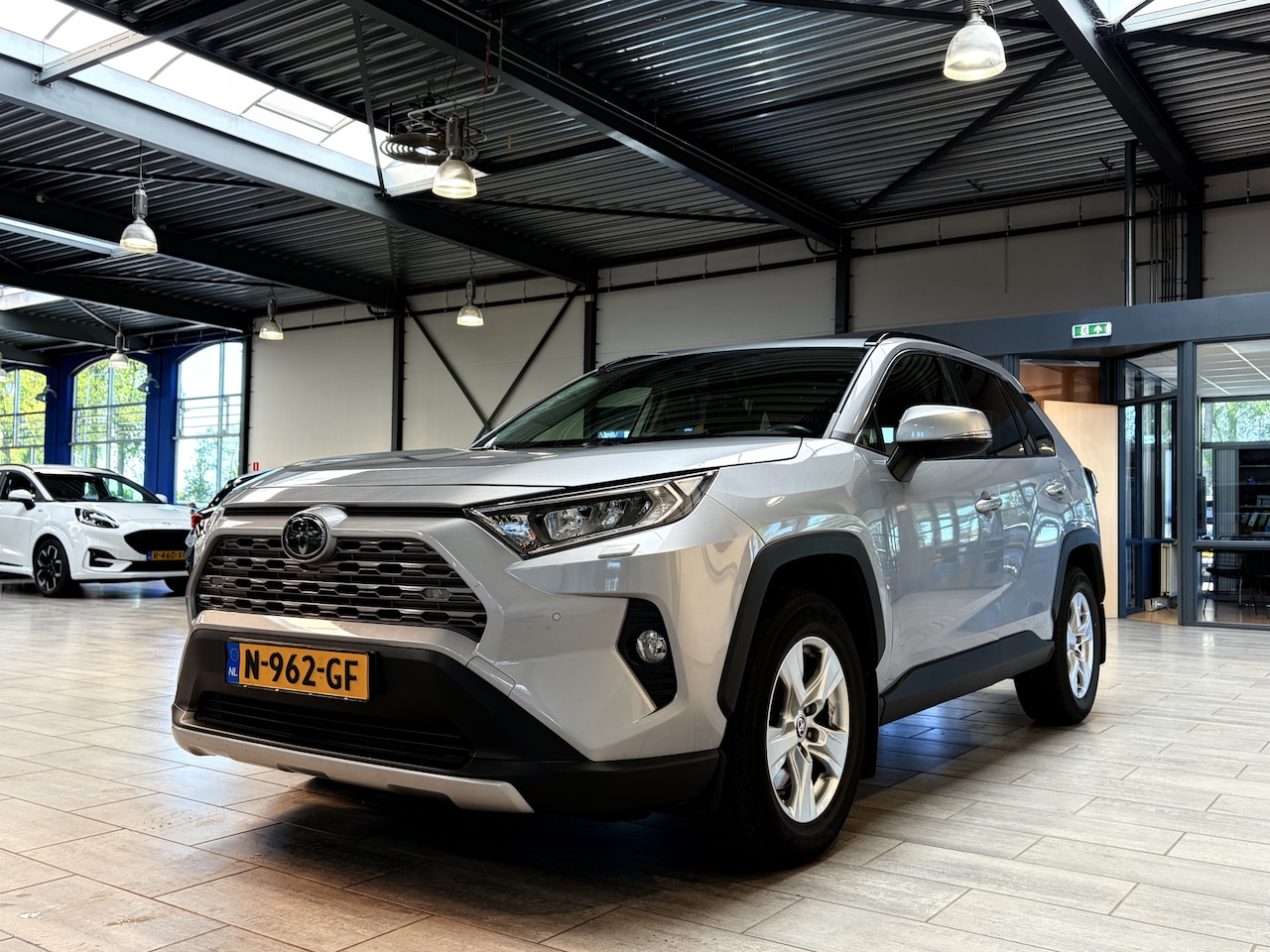 Toyota RAV4 - 2.0 VVT-iE 176 pk Active | Trekhaak | Camera | El. a. klep | Stoelverw. | LED | 100% deale - AutoWereld.nl