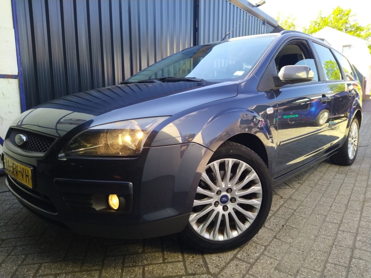Ford Focus Wagon - 2.0-16V Titanium 2.0-16V Titanium - AutoWereld.nl