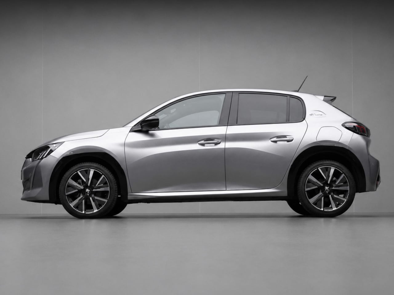 Peugeot 208 - 1.2 PureTech Allure Sport (APPLE CARPLAY,NAVI,CAMERA,360 VIEW,CLIMATE,CRUISE,GETINT,SPORTS - AutoWereld.nl