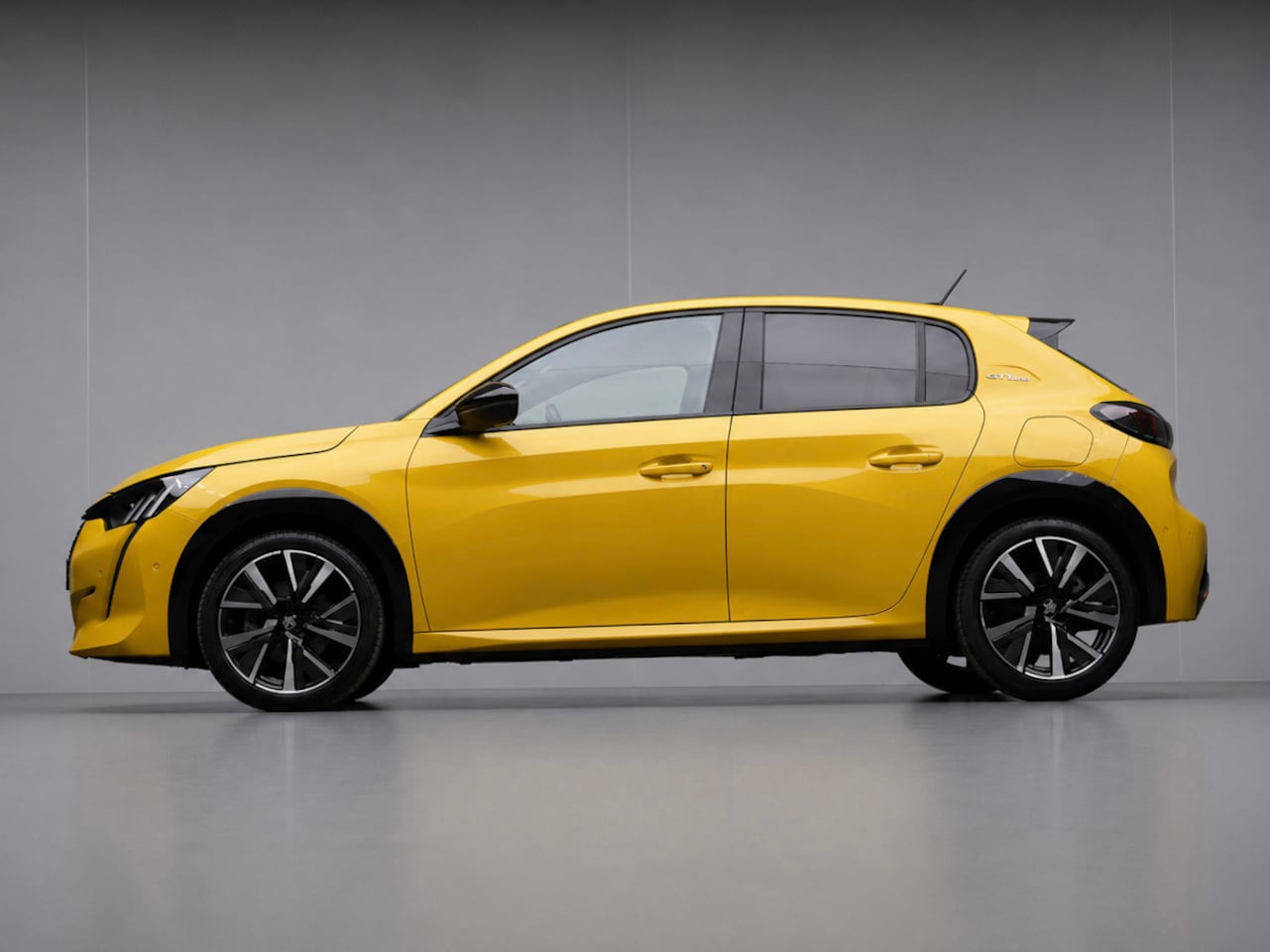 Peugeot 208 - 1.2 PureTech GT-Line Sport (PANORAMADAK,APPLE CARPLAY,NAVI,CAMERA,360 VIEW,CLIMATE,CRUISE, - AutoWereld.nl