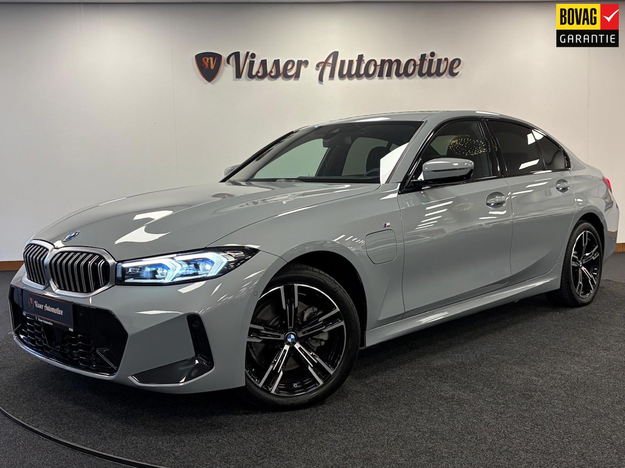 BMW 3-serie - 330e*Plug-in Hybride*Automaat*M-Pakket*Stoelverwarming*Head-Up*Leder*Camera* - AutoWereld.nl